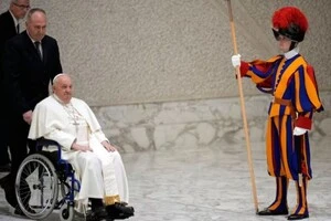 88-річний понтифік хворіє уже понад тиждень 