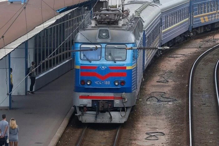 Бізнес більше не має можливості компенсувати Укрзалізниці збиткові пасажирські перевезення – експерт