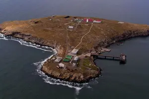 На початок великої війни на острові працювало 82 людини