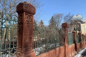 Паркан Байкового кладовища було збудовано у 1909 році