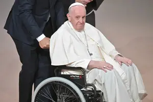 Самопочуття Папи Римського дещо покращилося