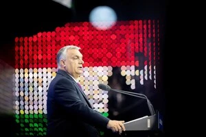 Reuters зазначає, що за останні 14 років Орбан трансформував медіаландшафт Угорщини