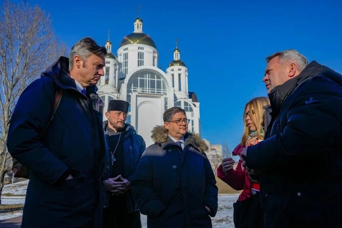 Бучу відвідав представник Франції з питань допомоги та відновлення України