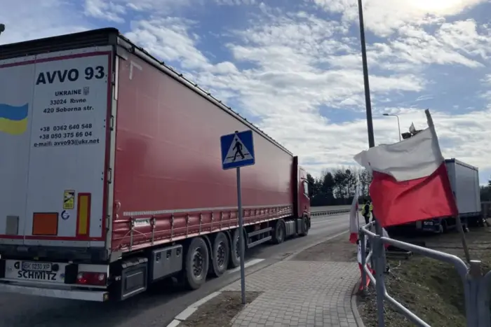 Уряд змінив правила перетину кордону для деяких чоловіків