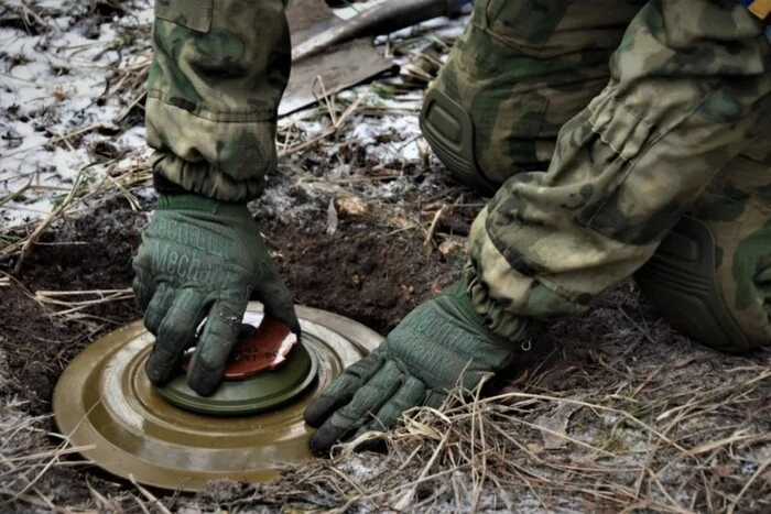 ЗСУ знищують техніку окупантів за допомогою закладених мін (відео)