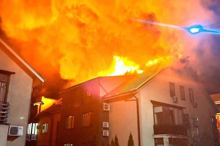 Росія атакувала багатоповерхівку у Запоріжжі (оновлено)