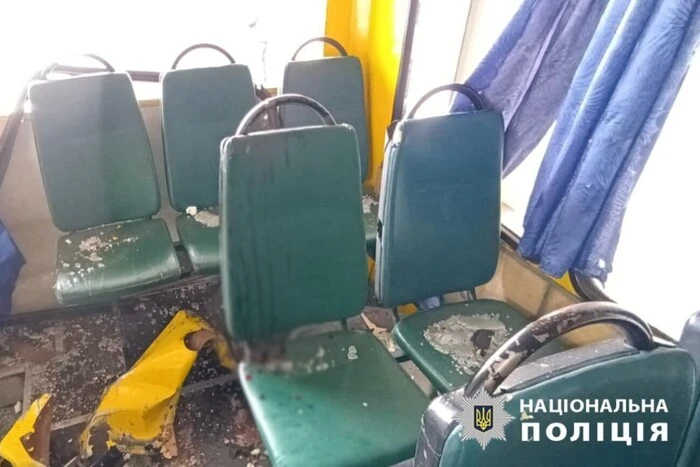 Окупанти влучили дроном у маршрутку в Херсоні: є загиблі та поранені