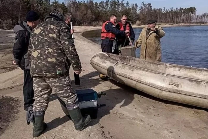 На Київському водосховищі відкололася крижина з рибалками (відео)