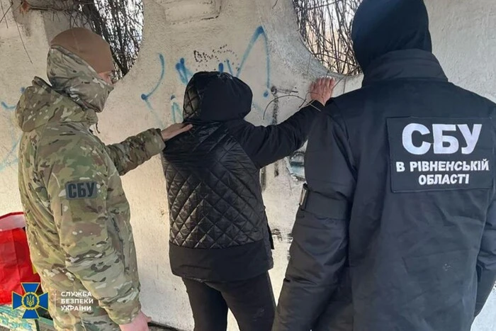 «Хотіла заробити». СБУ затримала агентку Росії, яка готувала теракт біля ТЦК у Рівному