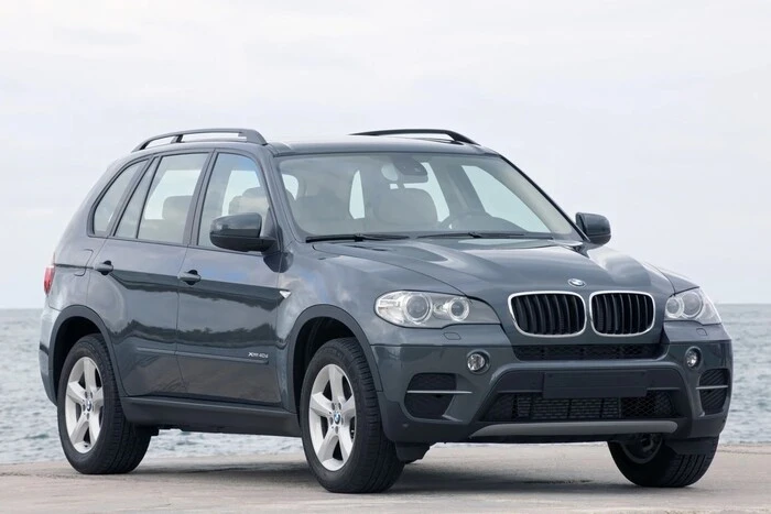 Як за $250 купити BMW X5? Майстер-клас від бухгалтерки Донецької ОВА 