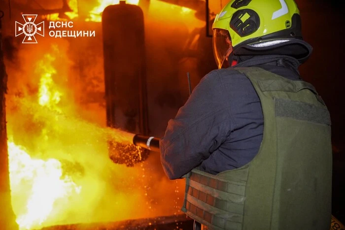 Росіяни вдарили по цивільній та критичній інфраструктурі Одеси: є руйнування