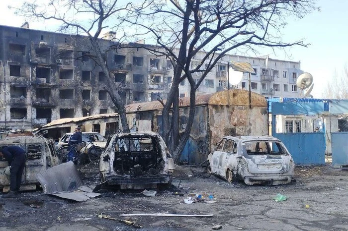 Наслідки жахливого удару по Добропіллю: десятки загиблих та поранених (фото)