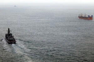 «Тіньовий флот» це старі нафтові танкери, які обходять західні санкції, допомагаючи Росії продавати нафту всупереч обмежень