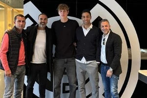 Мадридський клуб продовжив контракт з Волошиним (по центру) до червня 2029 року