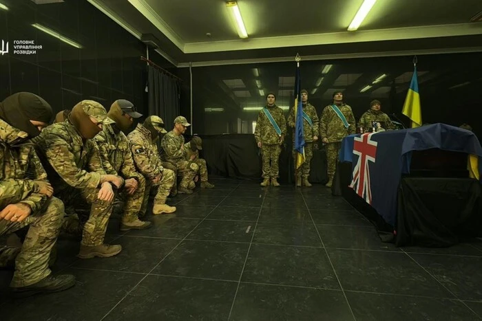 У Києві на прощанні з бійцем побратими виконали традиційний танець його народу (відео) 