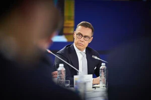 Росія намагається грати в зволікаючу гру в Україні – Президент Фінляндії