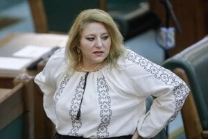 Одіозна румунська депутатка написала листа Путіну – просить українські території 