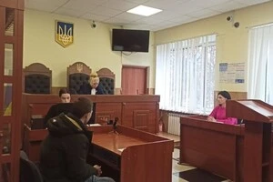 Слідчі повідомили хлопцю про підозру за фактом катування та вимагання коштів під час воєнного стану