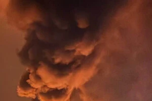 Великий стовп диму у Дніпропетровській області через атаку російський БпЛА