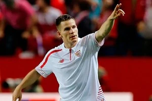 Кевін Гамейро грав за «Страсбур», «Лор'ян», «ПСЖ», «Севілью», «Атлетико» та «Валенсію»