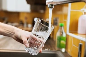 «Київводоканалі» запевняє, що питна вода у місті Києві відповідає всім встановленим нормам