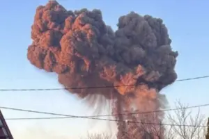 В районі аеродрому зафіксовано пожежу, вибухи та вторинну детонацію боєприпасів