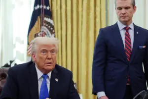  Дональд Трамп провів брифінг з міністром оборони Гегсетом в Білому домі 