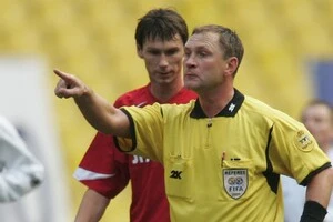 Захаров у 2005 році став арбітром ФІФА