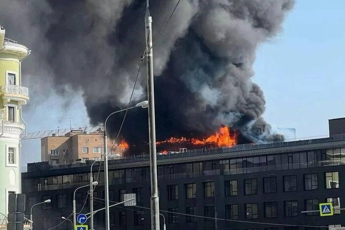 У центрі Москви сталася масштабна пожежа в елітному житловому комплексі