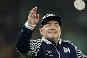 Дієго Марадона помер 25 листопада 2020 року у віці 60 років