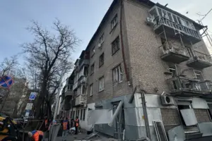 Окупанти пошкодили більше десятка багатоповерхівок