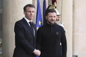 Миротворці в Україні зможуть відповісти на новий напад РФ – Макрон 