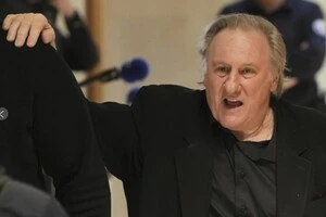 «Може, я грубий, але не монстр»: у Франції триває суд над Депардьє