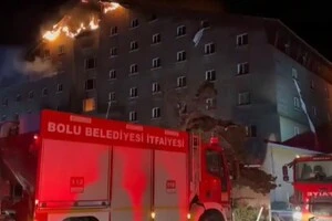 У Туреччині на гірськолижному курорті згорів ще один готель: є загиблі