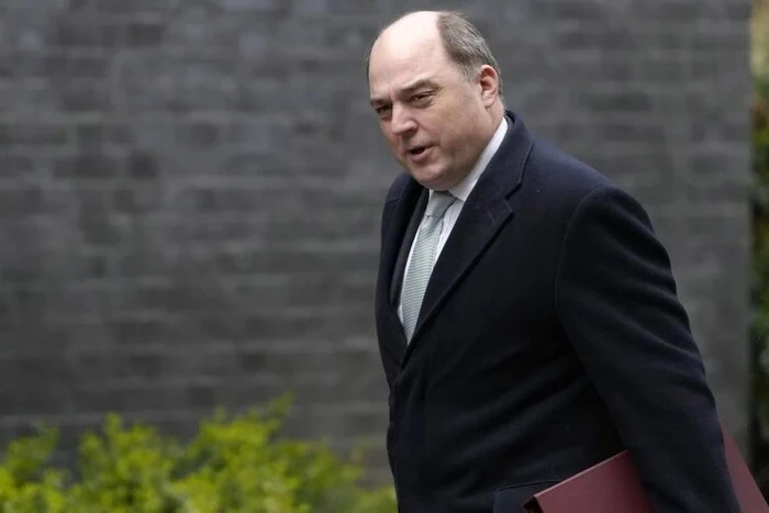 Ексміністр оборони Великої Британії Бен Воллес назвав команду Трампа провінціалами в барі