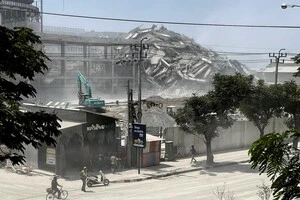 Зруйнована будівля після сильного землетрусу