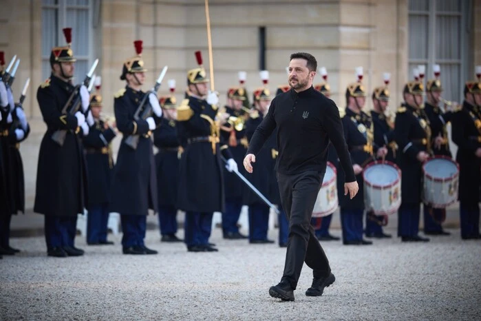 Зеленський та його сім’я за рік заробили 15 млн грн