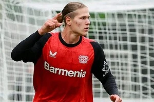 У цьому сезоні 17-річний Степанов відіграв два поєдинки за основу «Байєра»