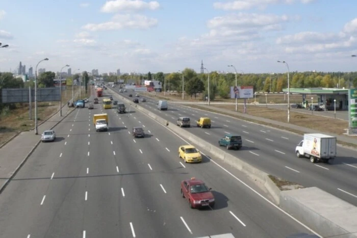 Рух проспектом Романа Шухевича 1 квітня буде частково обмежено