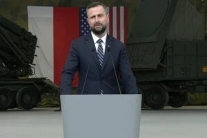 Підписання угоди зі Штатами анонсував на брифінгу міністр оборони Польщі Владислав Косіняк-Камиш