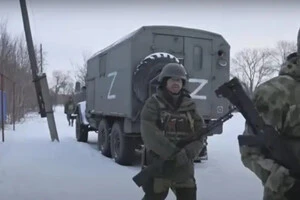 В описі фільму вказано, що він розповідає історії російських солдатів, які нібито «допоможуть глибше зрозуміти цю війну»