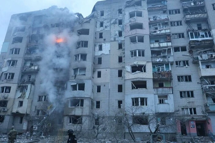 Росіяни вдарили по Куп'янську авіабомбою: є влучання у багатоповерхівку (оновлено)