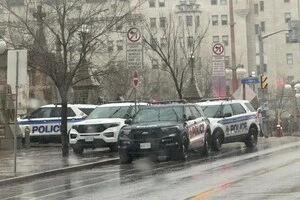 ​У будівлі канадського парламенту забарикадувався чоловік: поліція веде переговори