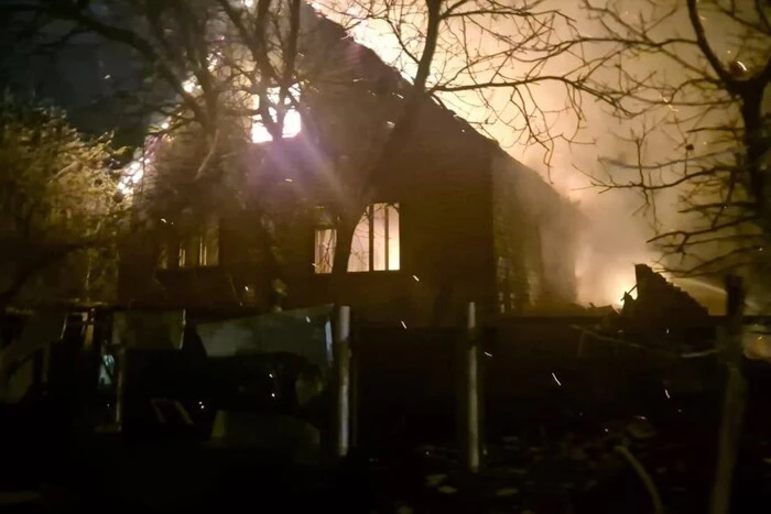 На Дніпропетровщині через атаку БпЛА загорівся будинок (оновлено)