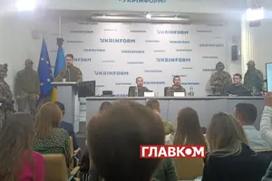 Зліва Чжан Ренбо, справа Ван Гуанцзюнь