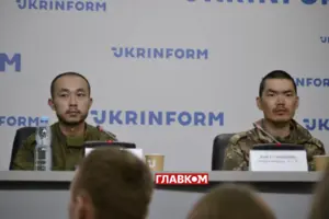 Полонені китайці розповіли, чи готові повернутися до Китаю. Зліва Чжан Ренбо, справа Ван Гуанцзюнь