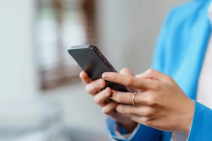 ЄС видає посадовцям одноразові телефони для поїздок до США через страх шпигунства – FT