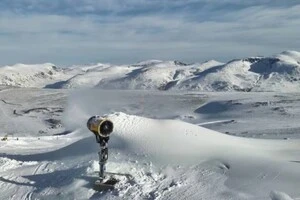 Штучний сніг може допомогти зберегти льодовик