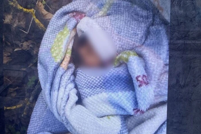 Поліція знайшла породіллю, яка залишила немовля біля лікарні на Тернопільщині