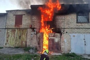 У Святошинському районі сталася пожежа у гаражному кооперативі (фото)